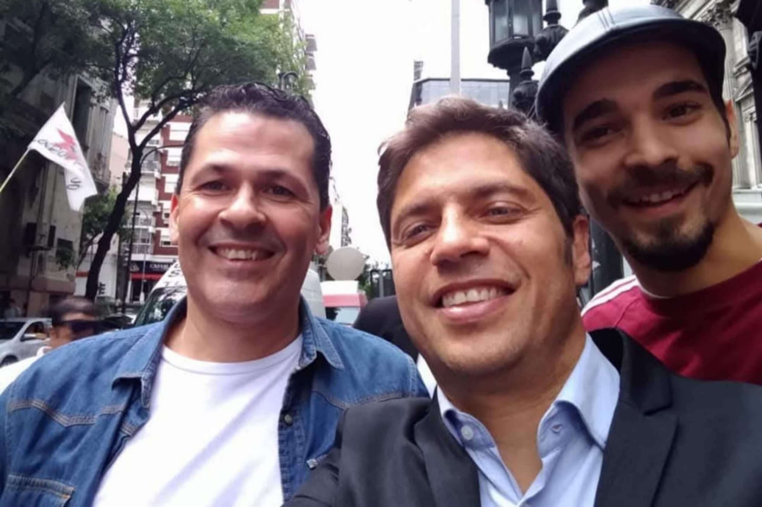 El secretario general de nuestra unidad básica, Alejandro Pretto, junto al compañero Axel Kicillof y al compañero Fede Nievas Congett